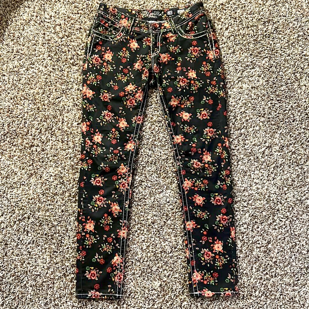 Miss Me ‘Cargo’ Ankle Skinny 28” ~ Black Floral ~ CP4019AK3